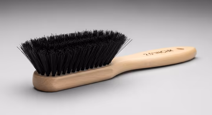 A high-quality 2.5-inch angled sash brush ideal for cutting in paint.